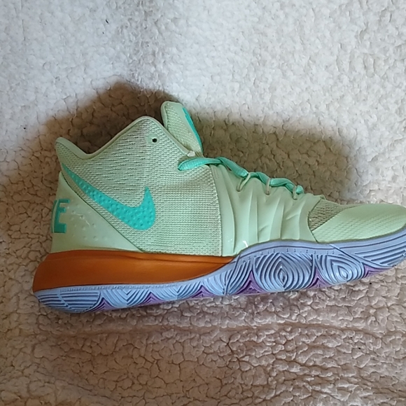 Nike Kyrie 5 x Squidward - Picture 4 of 6